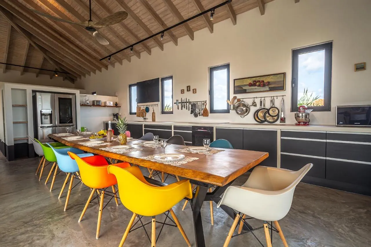 Luxurious Ocean View Getaway Villa Noord