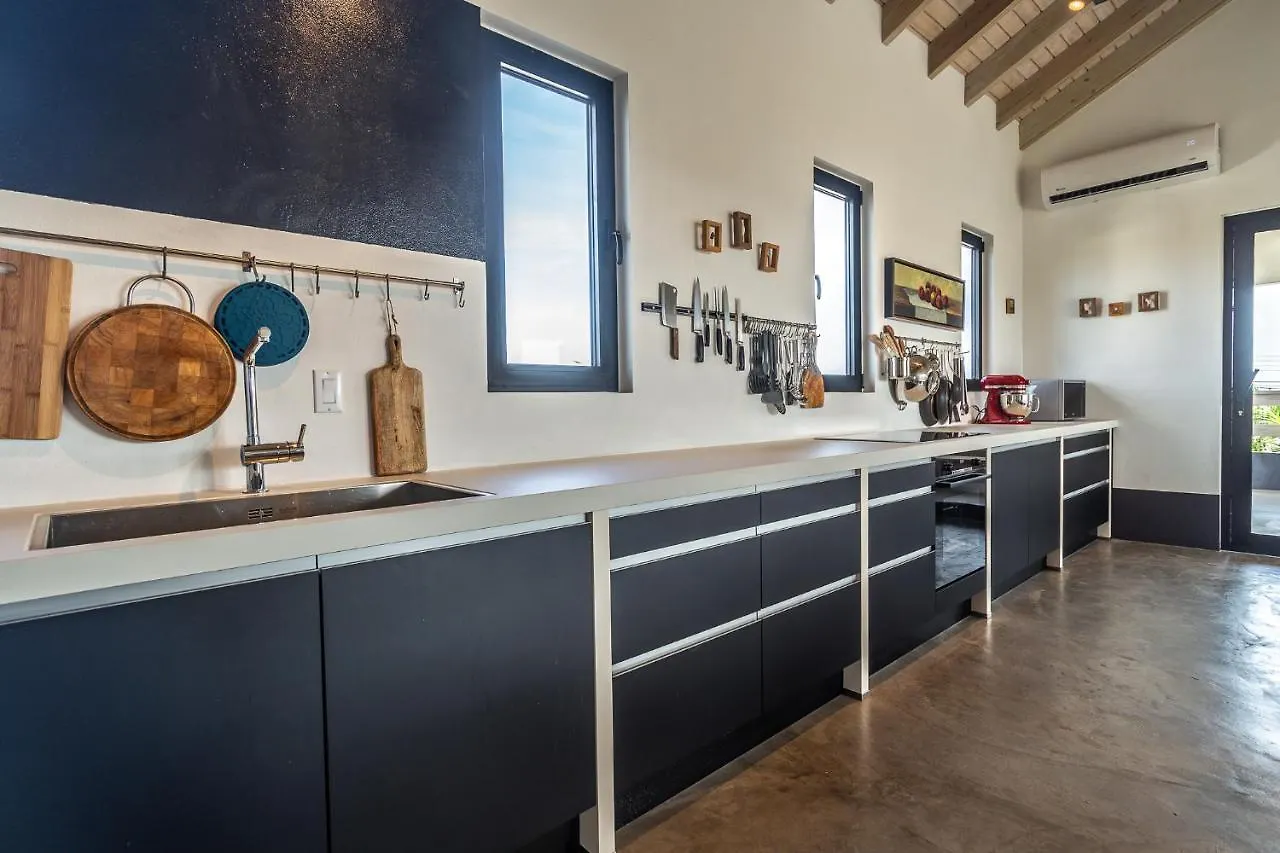 Luxurious Ocean View Getaway Villa Noord